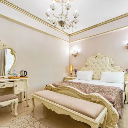 Elegance East Hotel