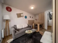 Studio in France with Mountain Views & Pool - balcon