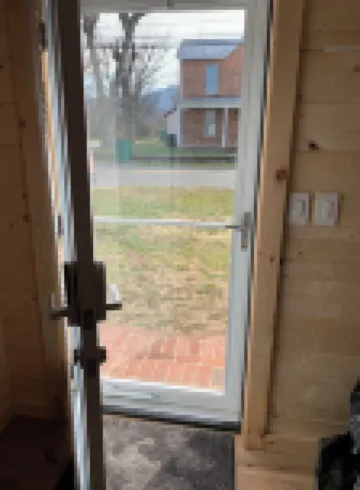 Treasured Moments Tiny Cabin Cottage in town and close to everything...