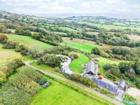 West Barn - 2 Bedroom Cottage - Llandeilo - Villas