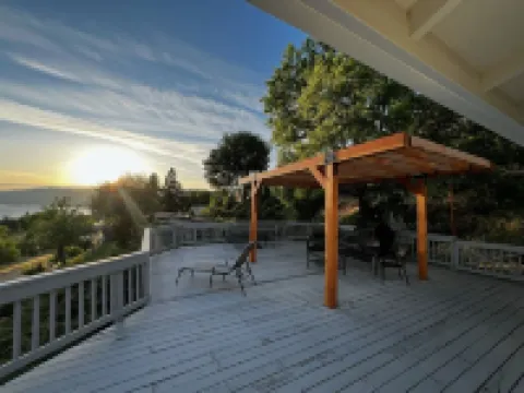 Point Lyle 3 Bedroom Home by RedAwning