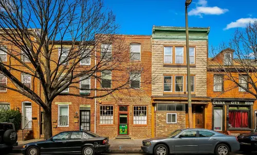 Wyatt's Saloon Guest House 2