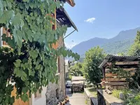 Houses & Villas for 8 People