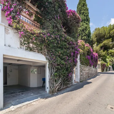 Elegant Seaside Villa in Èze