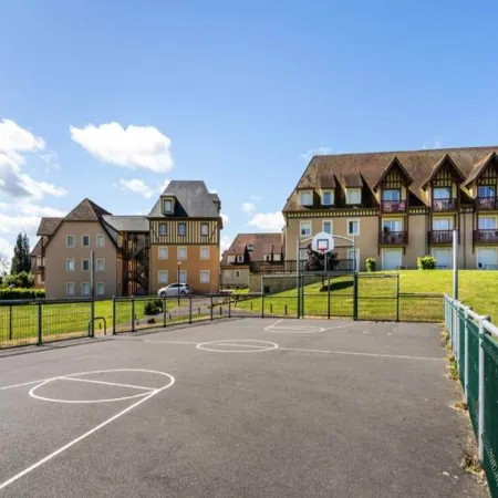 Apartment in Deauville near Beach & Golf Отели в г. Сент-Арну
