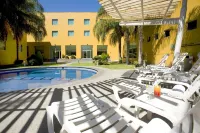 Fiesta Inn Express San Luis Potosí Oriente - Pools