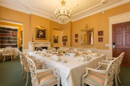 Stanhope Hotel Brussels by Thon Hotels Отели рядом с достопримечательностью «St. Jean Baptiste au Beguinage»