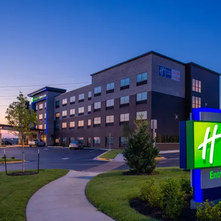 Holiday Inn Express & Suites OLATHE WEST by IHG
