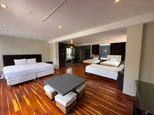 Hotel California Urubamba