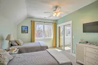 Dtwn Ludington Apt w/ Fire Pit: Day Trip to Slopes - 3-Star