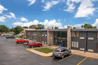 Fairway Inn & Suites - parking