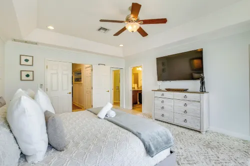 Canal Access & Pool: Lighthouse Point Getaway!