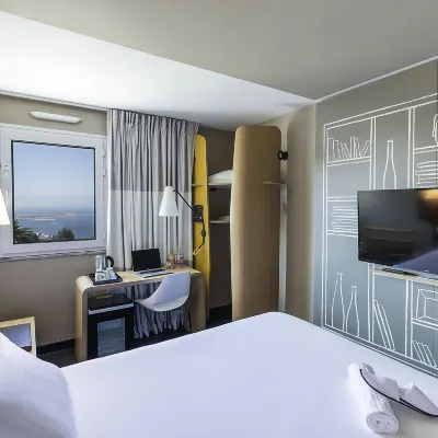 Ibis Porto Gaia Hotels near Look at Porto