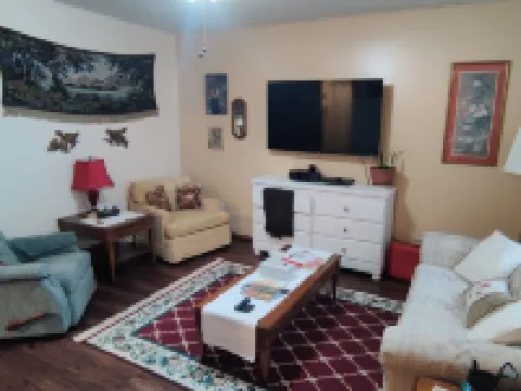 Button's Apartment-Cozy vintage-style 2-bedroom place in historic Batesville Hotels in Batesville