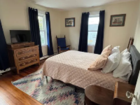 Seaside Stay in Historic Warren