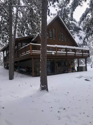 Pioneer Lodge Log Cabin Hotels in Dewhurst