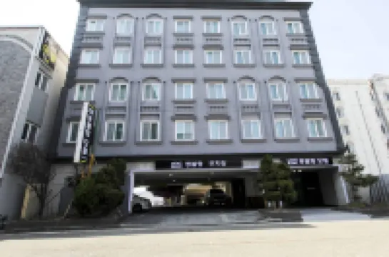 Chilgok Seokjeok Mont Blanc Hotels near Yangmok Station