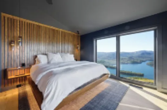 SkyHaüs @Lake Burton - World-Class Views, Infinity Hot Tub, 3 Grills, & Porches. Hotels in 