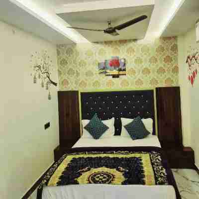 Hotel Meri & Residency Rooms