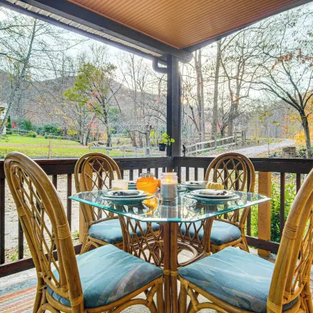 Hot Tub & Stone Fire Pit: Smoky Mountain Oasis!