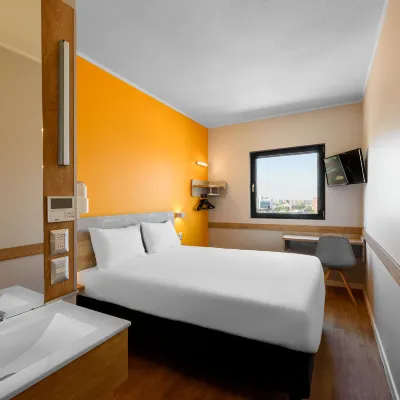 Ibis Budget Santiago Providencia Hotels near Parque Inés de Suárez