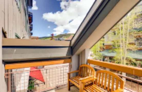 Updated 1Br Premier  at Black Bear Lodge- Kids Ski Free 1 Bedroom Condo by RedAwning