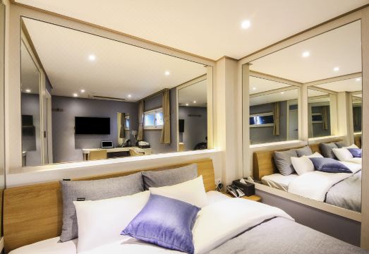 인천 세븐호텔 객실 내부 사진