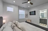 Chic & Sunny Provo Townhome w/ Rooftop Deck! - parkir
