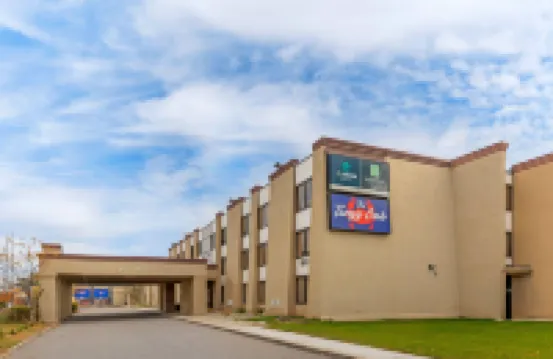 Clarion Hotel & Conference Center Lansing West Hoteles en 