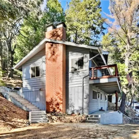 3BR Idyllic Cabin in the Woods w/ Wood Fireplace
