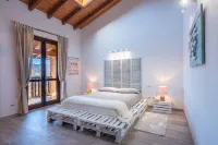 La Luna Nel Lago Lake View Garden - Happy Rentals - Homestay