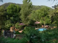 La Zoya, Tranquil Riverside Retreat