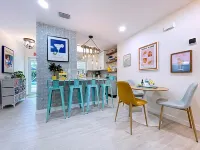 Charming Ground Level Resort Style 3unit condo unit B a few steps from the beach