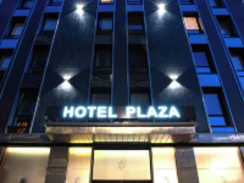 Hotel Plaza Hotels near Museo dell'automobile