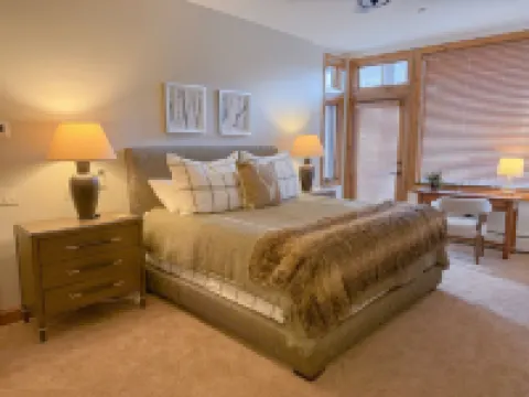 3 Bedroom Condo Just Steps From Arrowhead Lift