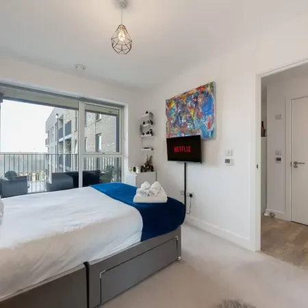 Stylish 1-Bed Apt in Harrow with Balcony Near Heathrow and Wembley