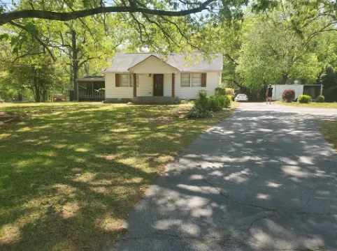 Rustic Retreat & Smokehouse Eats, 3BR Home, Event Space w/Food Truck Stockbridge