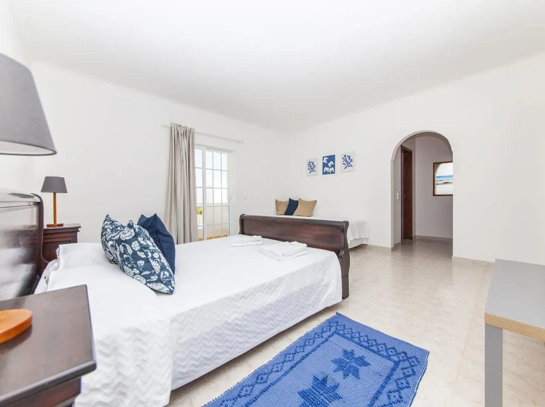 Q 02 - Bedroom 2 In Casa Do Topo Guesthouse - Lagos
