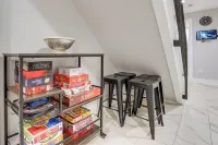 Rooftop Deck & Game Lounge in North Philly East! - Country Houses