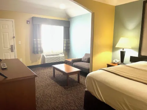 Super 8 by Wyndham Montgomery/ Lake Conroe