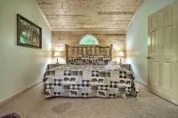 Hot Tub and Private Deck Rustic Pigeon Forge Cabin - Bar