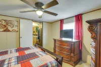 Bonneau Vacation Rental w/ Private Yard!