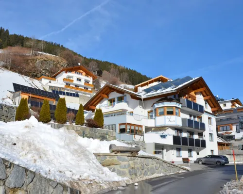 Apart Birgit Hotels in Kappl