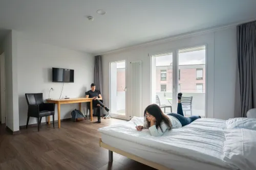 Nyon Hostel - parking