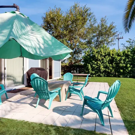 Charming Home Near Beach & Golf With Central AC & Patio - Dog-friendly