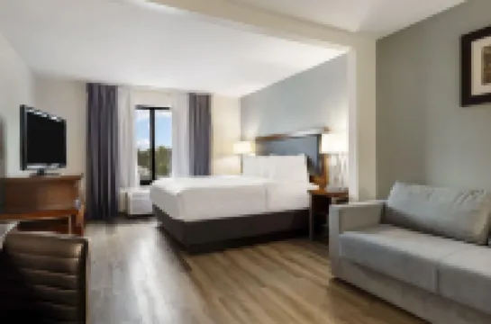 Wingate by Wyndham Round Rock Hotel & Conference Center