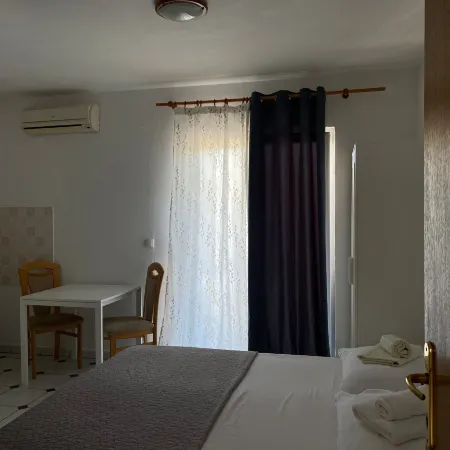 Apartments and Rooms Mate