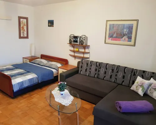 Apartment Andela Hotels in Vratarusa