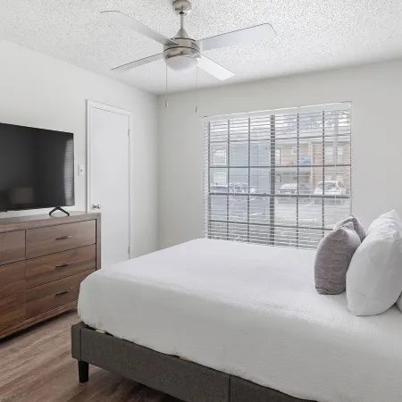 Landing Apartments Near Southridge