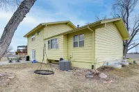 Bring the Family! Suburban Home w/ Yard in Omaha - Homestay